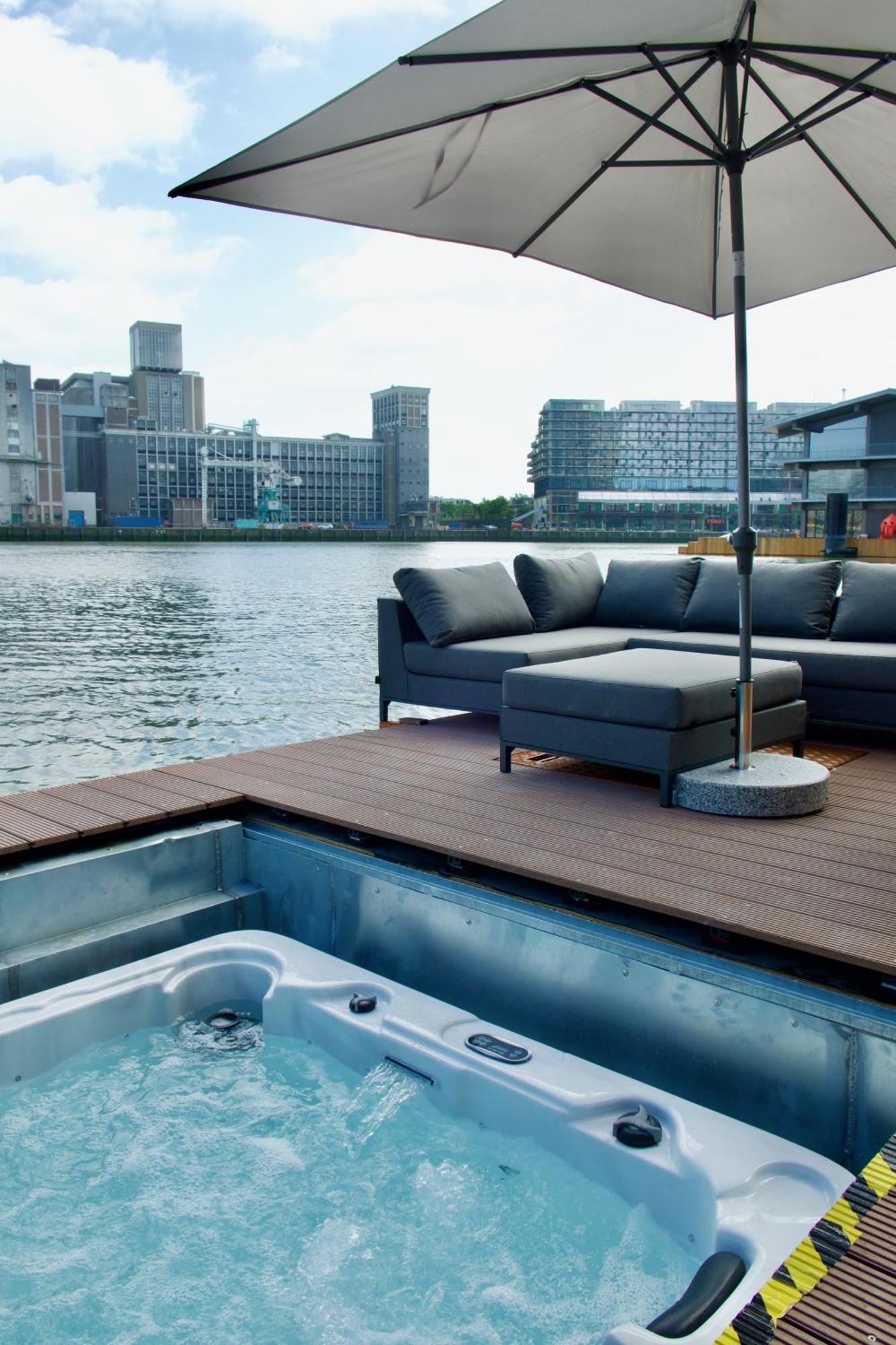 Wikkelboats At Floating Rotterdam Rijnhaven Villa Exterior foto
