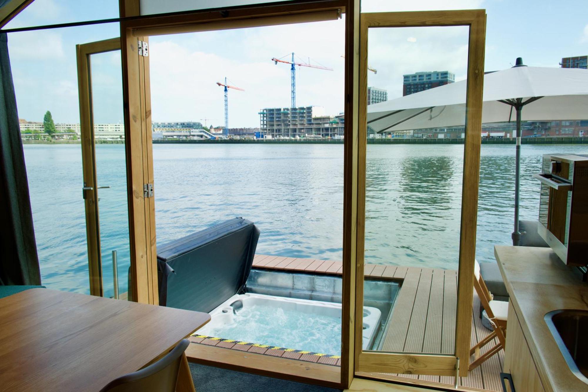 Wikkelboats At Floating Rotterdam Rijnhaven Villa Exterior foto